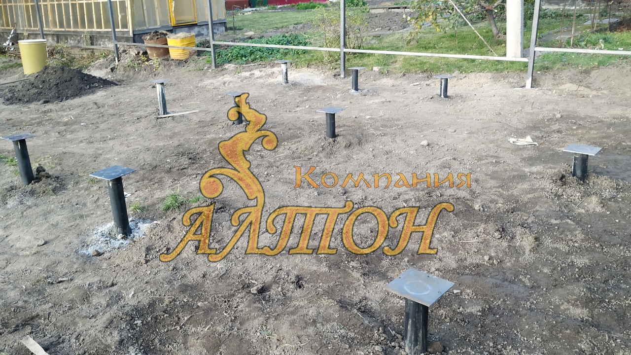 Строительство дома на болоте с использованием свай.