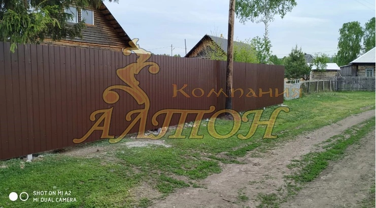 Установка винтовых свай для забора.