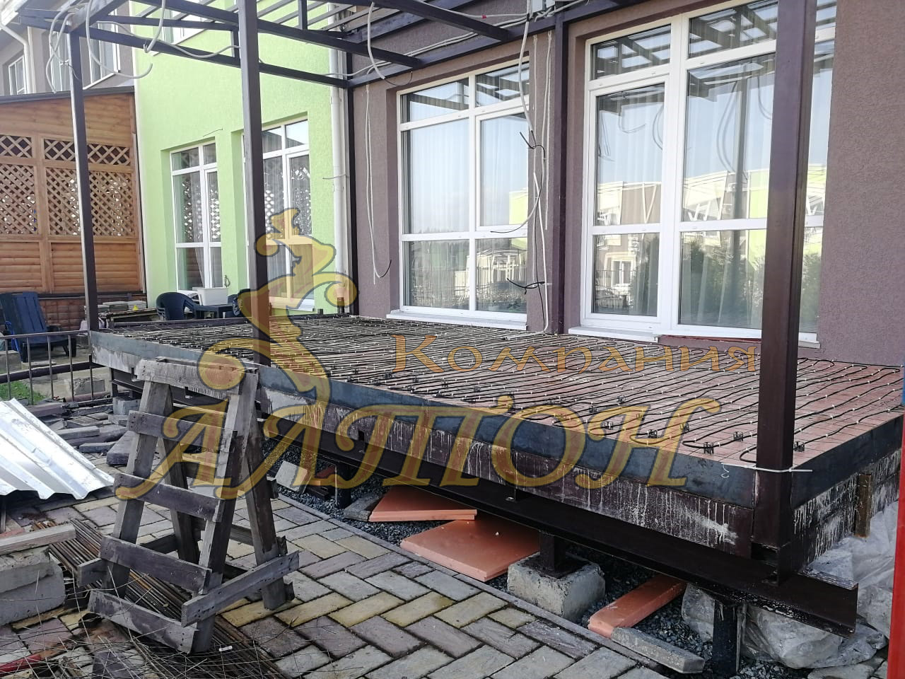 Крыльцо на свайно-винтовом фундаменте. 