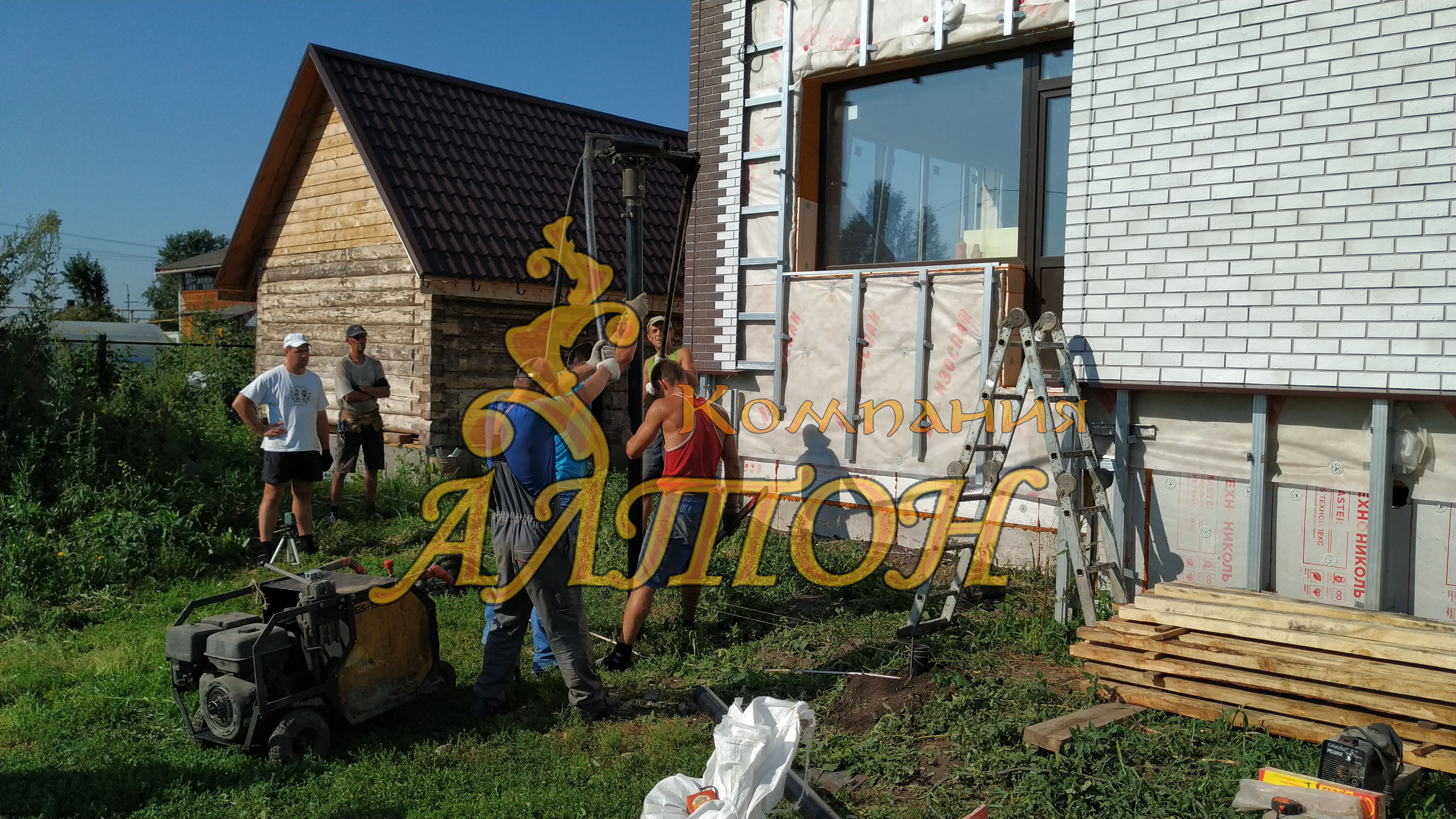 Пристройка к дому на винтовых сваях.